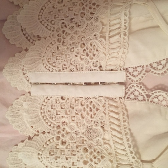 TOBI Divinity Ivory Eyelet Crochet Crop Top, M - Picture 5 of 7